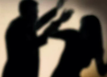 Adolescente e ex-companheira são detidos após se agredirem