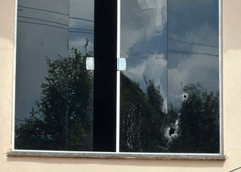 Casa é alvo de tiros em Alpercata