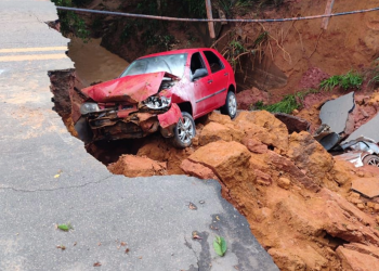 Três idosas morrem após cratera se abrir na BR-474, no Vale do Aço
