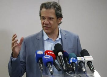 Haddad diz que câmbio é flutuante e que o dólar vai se acomodar