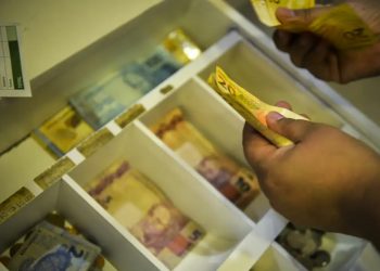 Lula assina decreto que eleva salário mínimo para R$ 1.518