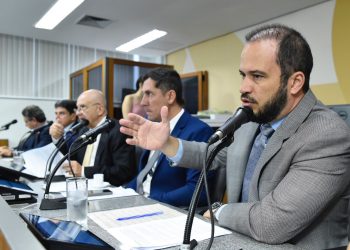 Enes Candido propõe banco de dados unificado entre unidades de saúde no Estado