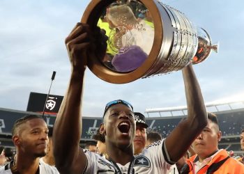 Luiz Henrique é eleito Rei da América pelo jornal El País