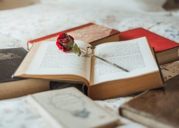 Sarau literário homenageia Cora Coralina com poesias e carimbó