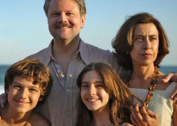 Fernanda Torres vence o Globo de Ouro de melhor atriz e faz história