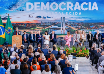 Ainda estamos aqui, ao contrário do que planejavam os golpistas, diz Lula em ato sobre