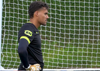 Goleiro valadarense Matheus Mendes é contratado pelo América