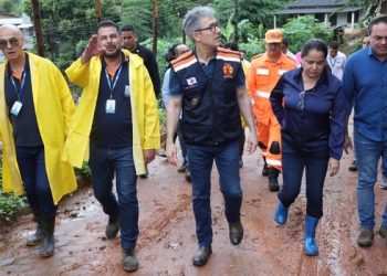 Chuva causa 11 mortes no Vale do Aço; Zema visita Ipatinga para acompanhar resgate