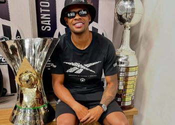 Júnior Santos se apresenta ao Botafogo; atacante interessa ao Atlético-MG