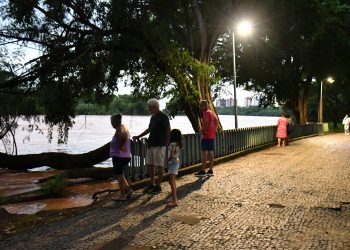 Atualização: nível do rio Doce recua, mas permanece na cota de alerta em Valadares