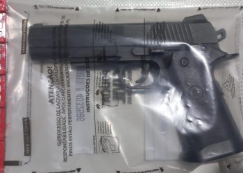 Suspeito de roubo a posto de combustível é preso após cair em vala durante perseguição