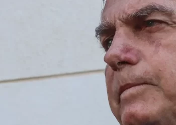 ‘Posso fugir agora, qualquer um pode’, diz Bolsonaro ao criticar Moraes por barrá-lo em posse de Trump