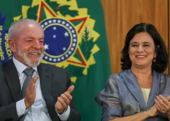 Governo anuncia vacina 100% nacional contra a dengue no SUS em 2026