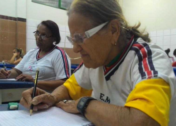 EJA abre matrículas para jovens, adultos e idosos em Valadares