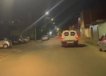 Homem invade casa para fugir da PM e é preso com arma na cintura em Valadares