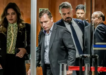 Cid confirma que Bolsonaro recebeu US$ 86 mil por venda de joias