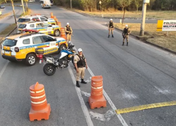 Motorista é preso por tentar subornar policiais durante fiscalização na MGC-381