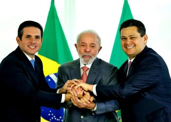 “Sou amigo dos dois”, diz Lula sobre novos presidentes do Legislativo