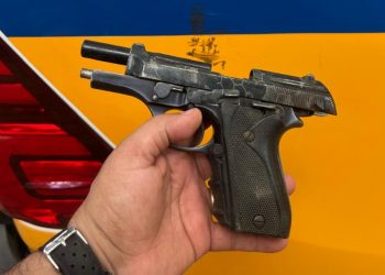 PM encontra arma enterrada próximo a campo de futebol em Valadares