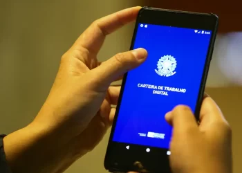 Brasil criou 137,3 mil postos formais de trabalho em janeiro