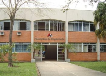 Infestação de pulgas suspende aulas em JF