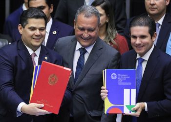 “Brasil está menos pobre e com mais renda”, diz Lula ao Congresso