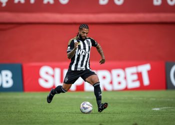 Galo se despede do volante Otávio, que fecha com o Fluminense