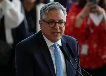 Novo ministro da Saúde, Padilha diz que prioridade é reduzir tempo de espera no SUS