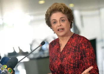 Dilma continua à frente do Banco do Brics por mais 5 anos