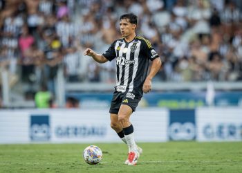 Galo renova contrato com Alan Franco