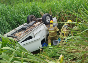 Caminhonete capota na BR-116 em Valadares; família sai ilesa