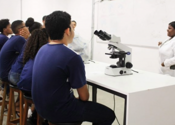 Estudantes de escolas públicas de Valadares podem concorrer a bolsas de iniciação científica