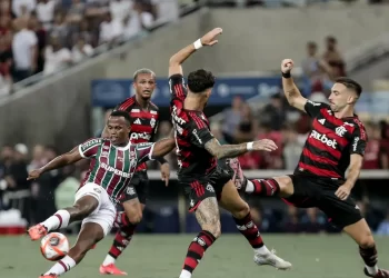 Flamengo vence Fluminense no primeiro capítulo da final do Carioca