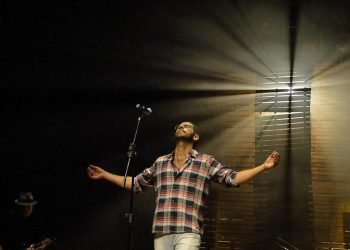 Premiado músico mineiro lança álbum autoral e inédito, produzido 100% com IA