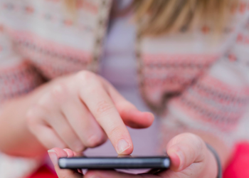 Justiça condena loja por uso indevido de imagem de criança em rede social