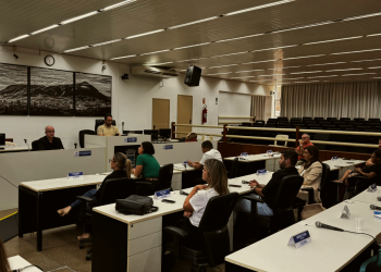 Projeto incentiva estudantes de Valadares a participar da política do município