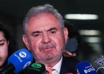 Relator do Orçamento 2025 projeta superávit primário de R$ 15 bilhões