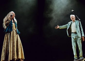 Caetano Veloso apresenta música inédita em show de turnê com Maria Bethânia