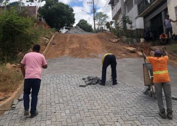 Nova Vila Bretas recebe calçamento na rua Galápagos