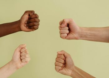 Teatro Atiaia recebe roda de conversa sobre discriminação racial