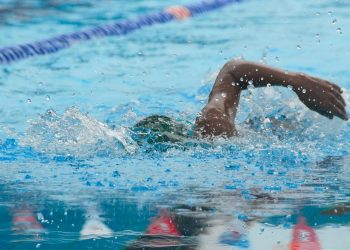 Maratonágua reúne alunos de todas as idades na Praça de Esportes