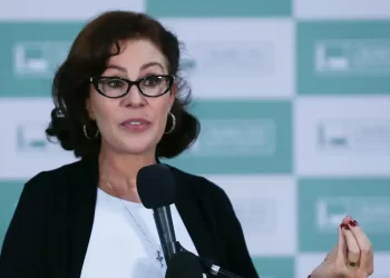 STF marca julgamento de Carla Zambelli por porte ilegal de arma