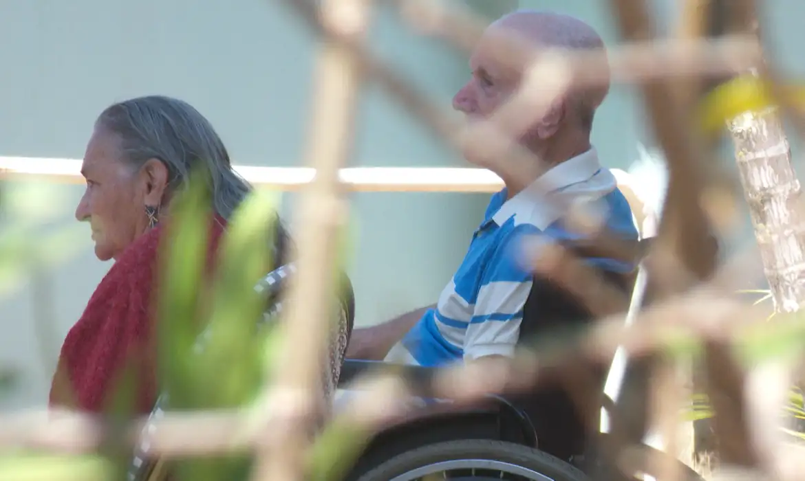 Médicos alertam para riscos da gripe em pessoas com mais de 60 anos