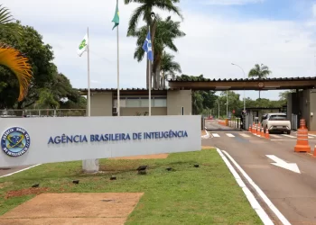 Governo Lula diz que gestão Bolsonaro autorizou espionagem a Paraguai e que ação foi suspensa em 2023