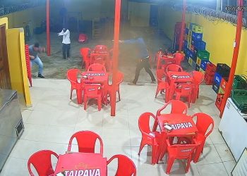 Homem é morto com mais de 20 tiros dentro de lanchonete em Valadares