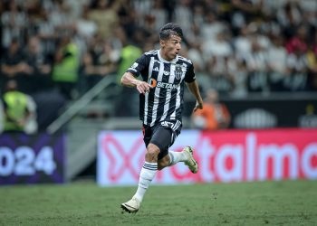 Volante Alan Franco volta a ser opção para Cuca no duelo contra o São Paulo