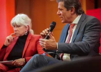 Haddad diz que Brasil e França convergem em tributação de super-ricos