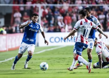 Cruzeiro leva gol no último lance e estreia com derrota na Sul-Americana