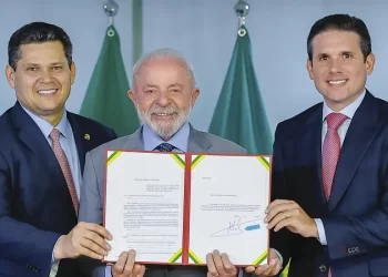 Lula entrega PEC da Segurança Pública para tramitação no Congresso