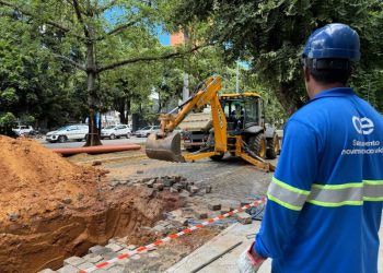 Trecho da Avenida Brasil está interditado para substituição da rede de esgoto